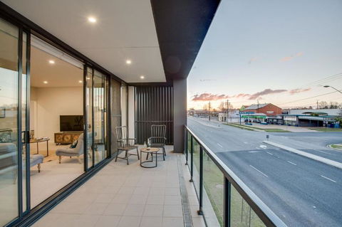 Luxury Four Bedroom Apartment - Mackay Tourism 5