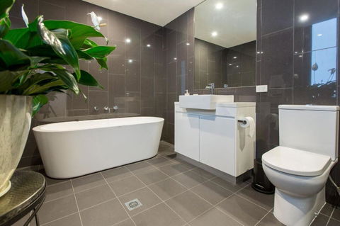 Luxury Four Bedroom Apartment - Mackay Tourism 2