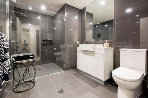 Luxury Four Bedroom Apartment - Mackay Tourism 6