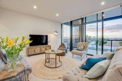 Luxury Four Bedroom Apartment - Mackay Tourism 4