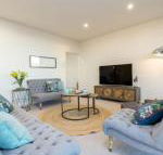 Luxury Four Bedroom Apartment - Mackay Tourism