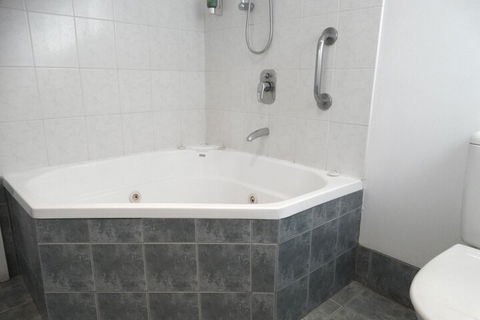 MAS Country Colonial Motor Inn - Mackay Tourism 6