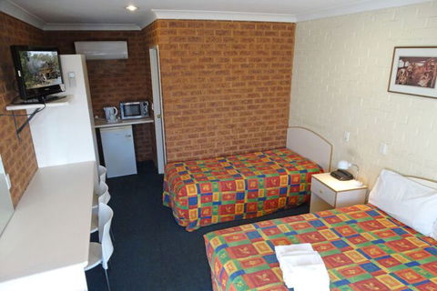 MAS Country Colonial Motor Inn - Mackay Tourism 3