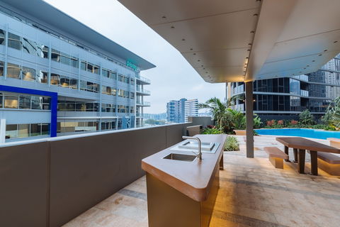 Airtrip Apartment On Manning St - Mackay Tourism 0