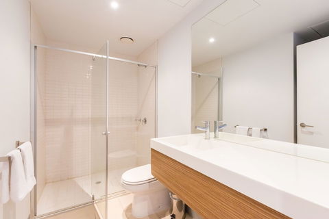 RIVER, 1BDR Melbourne Apartment - Mackay Tourism 4