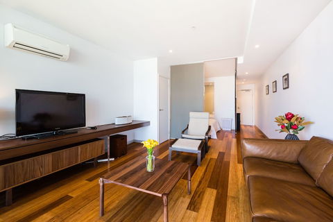 RIVER, 1BDR Melbourne Apartment - Mackay Tourism 0