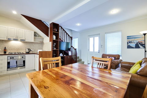 Fremantle Townhouse Unit 5 - Mackay Tourism 4