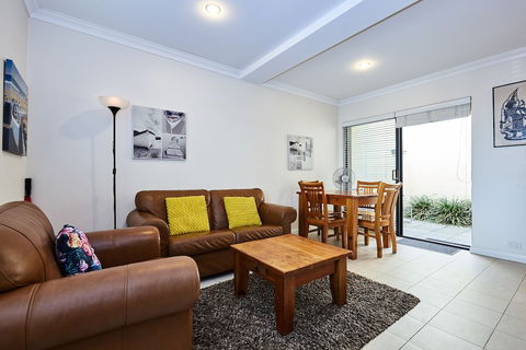 Fremantle Townhouse Unit 5 - Mackay Tourism 1