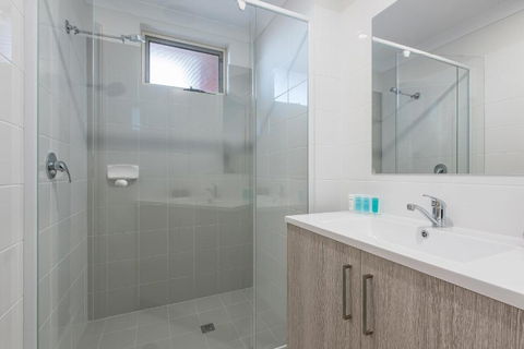 Jurien Bay Motel Apartments - Mackay Tourism 3