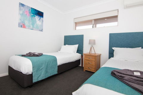 Jurien Bay Motel Apartments - Mackay Tourism 4