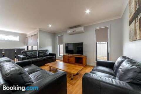 Averys Retreat - Mackay Tourism 1