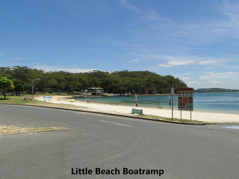 COLUMBIA VIEWS 2 / 9 COLUMBIA CLOSE AIRCON WIFI NETFLIX VIEWS & BOAT PARKING - Mackay Tourism 1