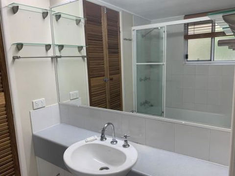 Unit 3 Kings Cove Kings Beach - Mackay Tourism 5