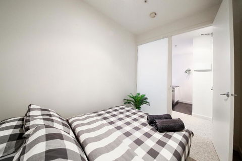 A Spacious & Central 2BR Apt Near Flinders Station - Mackay Tourism 1