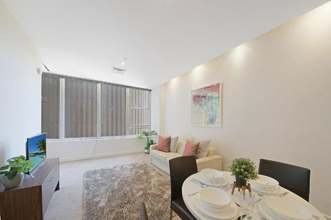 A Comfy & Central 2BR Apt Near Flinders Station - Mackay Tourism 5