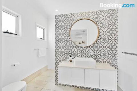 Mudjimba Island Beach House - Mackay Tourism 0