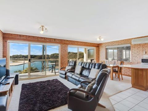 Grand Pacific 2 Unit 2 - Mackay Tourism 5