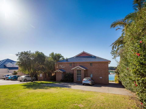 Grand Pacific 2 Unit 2 - Mackay Tourism 6