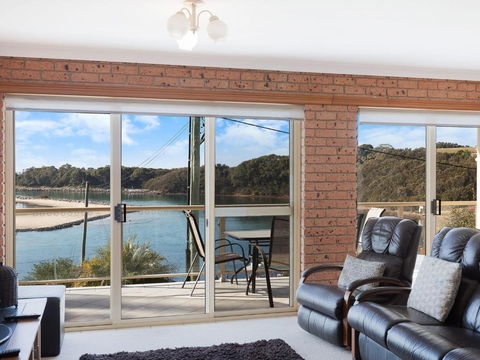 Grand Pacific 2 Unit 2 - Mackay Tourism 2