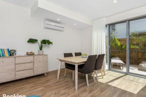 SEASIDE By THE BEACH - Mackay Tourism 1