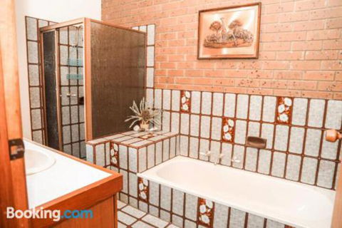 Banksia Beach House - Mackay Tourism 4