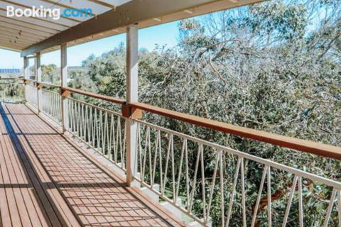 Banksia Beach House - Mackay Tourism 3