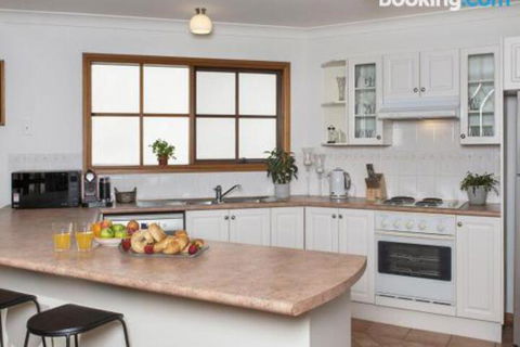 Cloud 9 Cottage Waves Walks & Welcoming - Mackay Tourism 1