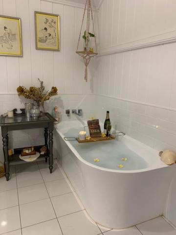 Stunning Queenslander - Mackay Tourism 6