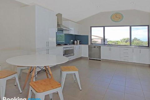 Seaside Escape At Jones Beach Swimming Pool - Mackay Tourism 4