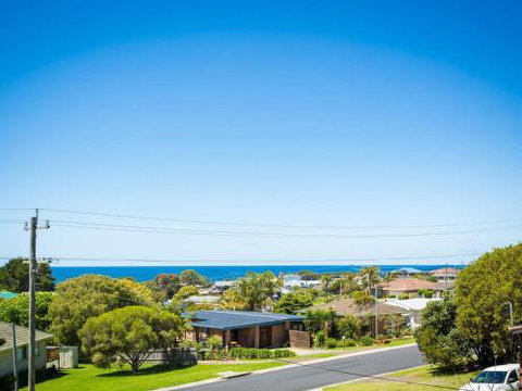 Williams Wonder Large Beach House - Mackay Tourism 3