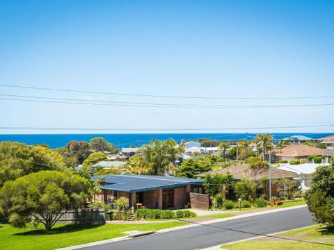 Williams Wonder Large Beach House - Mackay Tourism 4