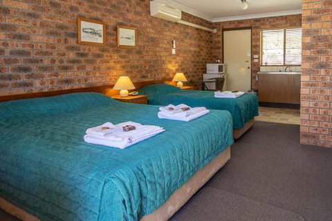 Nundle Accommodation - Mackay Tourism 1