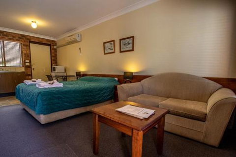 Nundle Accommodation - Mackay Tourism 5