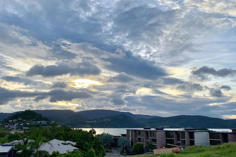 WHITSUNDAY Spacious & Comfortable Moments From Picturesque Boardwalk - Mackay Tourism 0