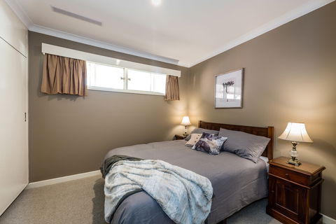 Hedge House- Luxury Space Style Location - Mackay Tourism 6