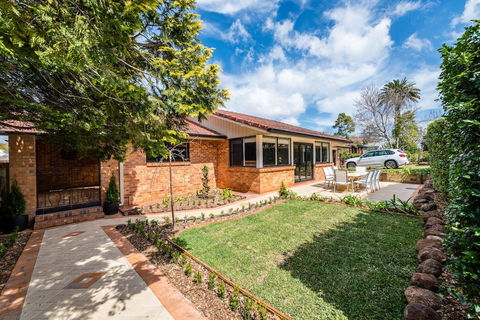 Hedge House- Luxury Space Style Location - Mackay Tourism 1