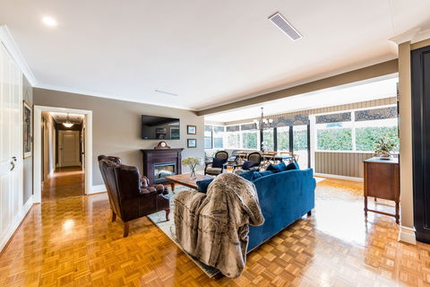 Hedge House- Luxury Space Style Location - Mackay Tourism 5