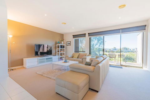Stylish 3 Bedroom Condo - Mackay Tourism 2