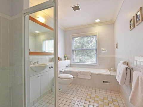 Villa Joie De Vie Located Within Cypress Lakes - Mackay Tourism 4