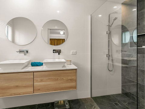 Waikiki Views - Mackay Tourism 2