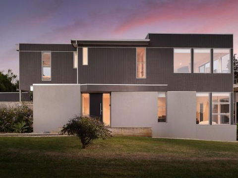 Waikiki Dream - Mackay Tourism 1