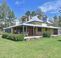 Soldiers Cottage picturebook vineyard home - Mackay Tourism