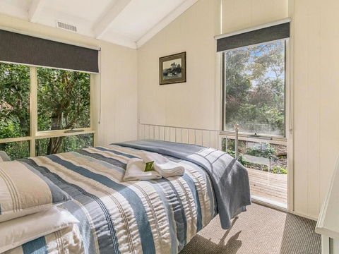 Hakea Bush Cabin - Mackay Tourism 3