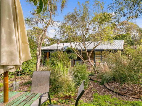 Hakea Bush Cabin - Mackay Tourism 5