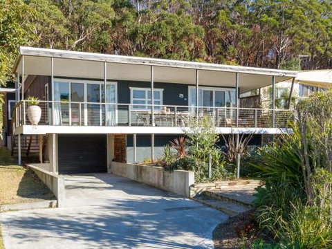 Palmwood At Hyams Beach 4pm Check Out Sundays - Mackay Tourism 0