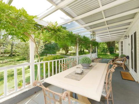 Redwood Cottage Burradoo Getaway Southern Highlands 4pm Check Out Sunday - Mackay Tourism 1