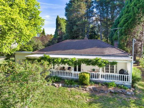Redwood Cottage Burradoo Getaway Southern Highlands 4pm Check Out Sunday - Mackay Tourism 0