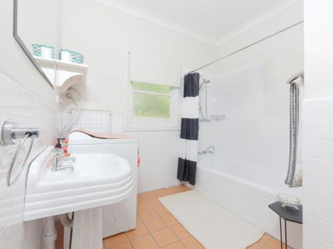 Redwood Cottage Burradoo Getaway Southern Highlands 4pm Check Out Sunday - Mackay Tourism 3