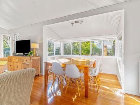 Iluka At Hyams Beach 4pm Check Out Sundays - Mackay Tourism 1