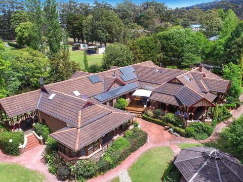 THE ELMS Berry Berry & Surrounds 4pm Check Out Sundays - Mackay Tourism 4